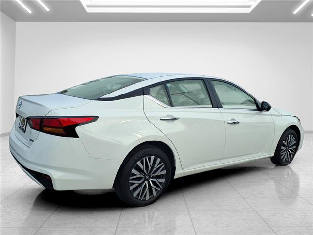 Used 2025 Nissan Altima 2.5 SV AWD/4WD image 11