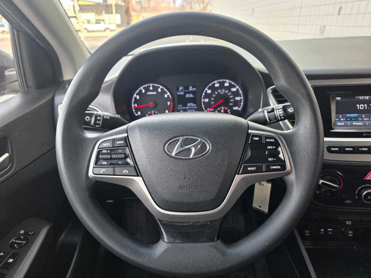 Used 2018 Hyundai Accent SE image 15