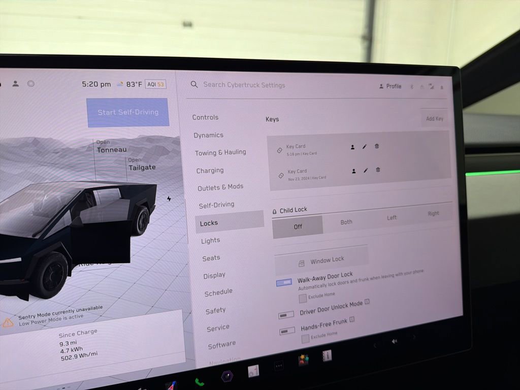 Used 2024 Tesla Cybertruck AWD Crew Cab image 27