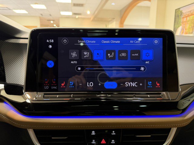 Used 2024 Volkswagen Atlas Cross Sport SEL R-Line image 12