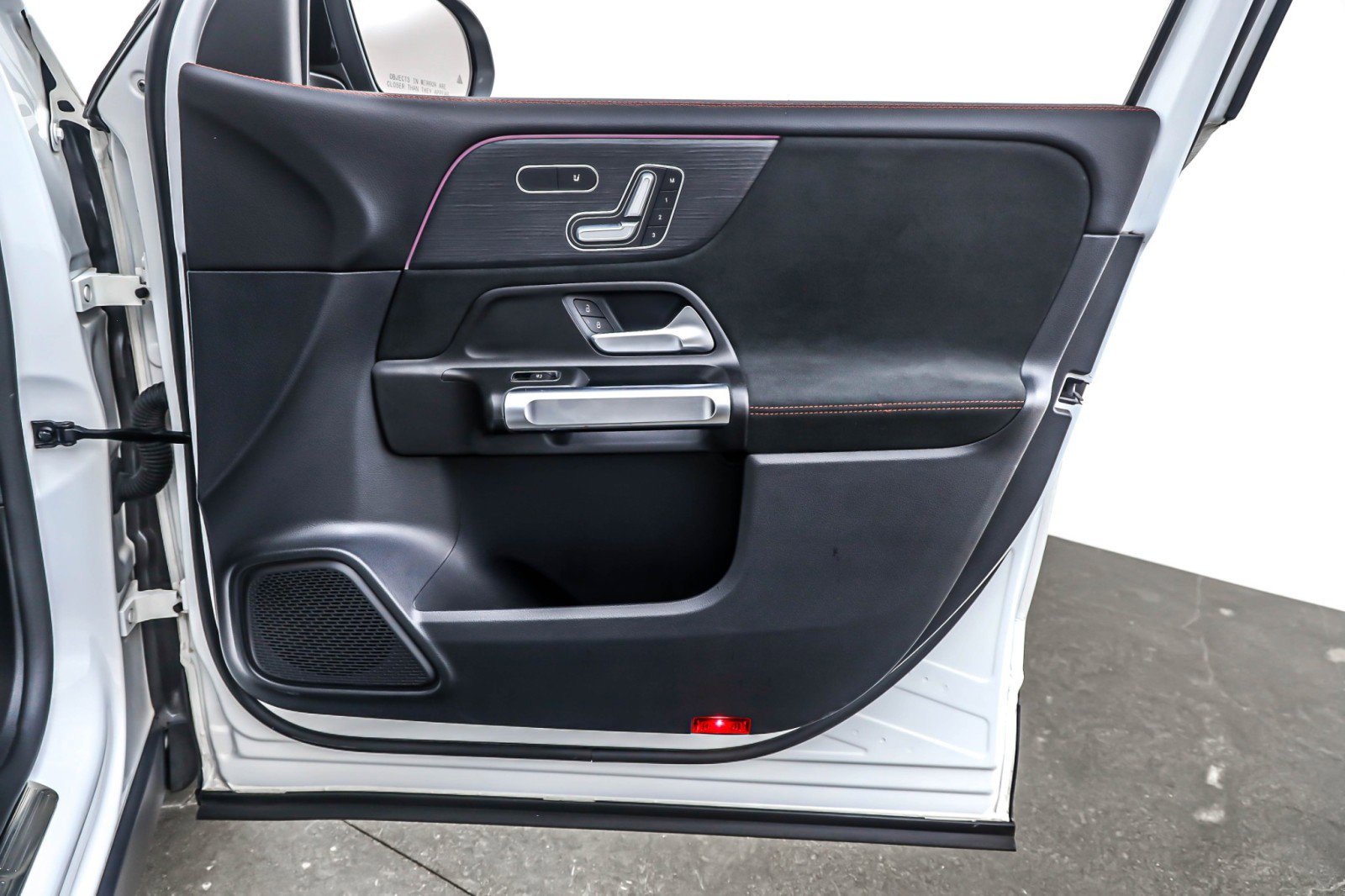 Used 2022 Mercedes-Benz GLB 35 AMG AMG GLB 35 4MATIC SUV image 24