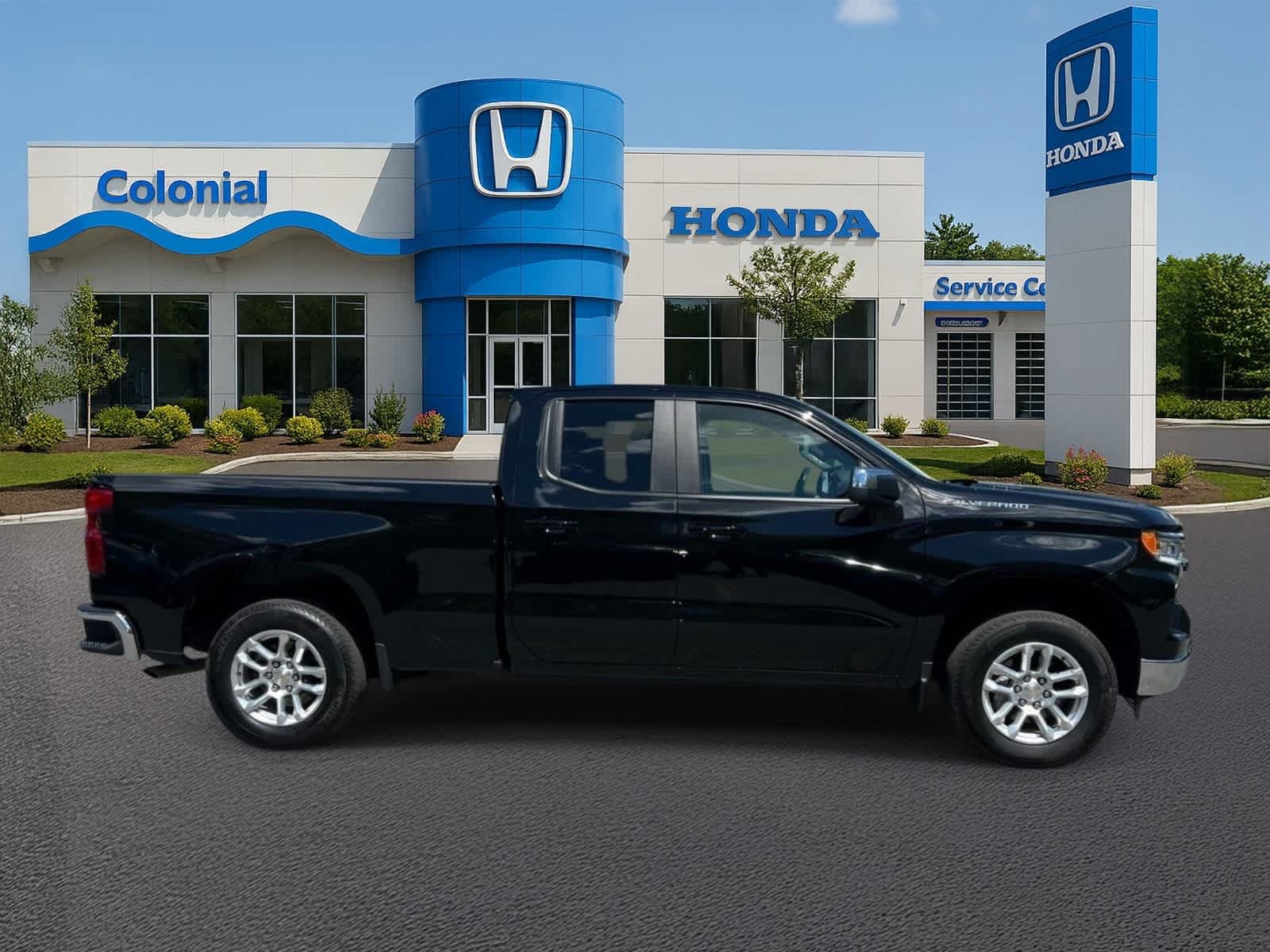 Used 2025 Chevrolet Silverado 1500 LT AWD/4WD image 8