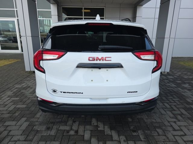 Used 2024 GMC Terrain SLE w/ Elevation Edition image 3