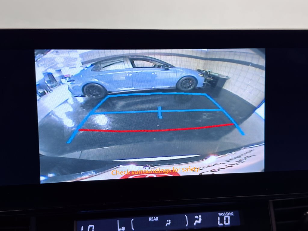 Used 2025 Toyota Sienna XLE w/ XLE Plus Package FWD image 28