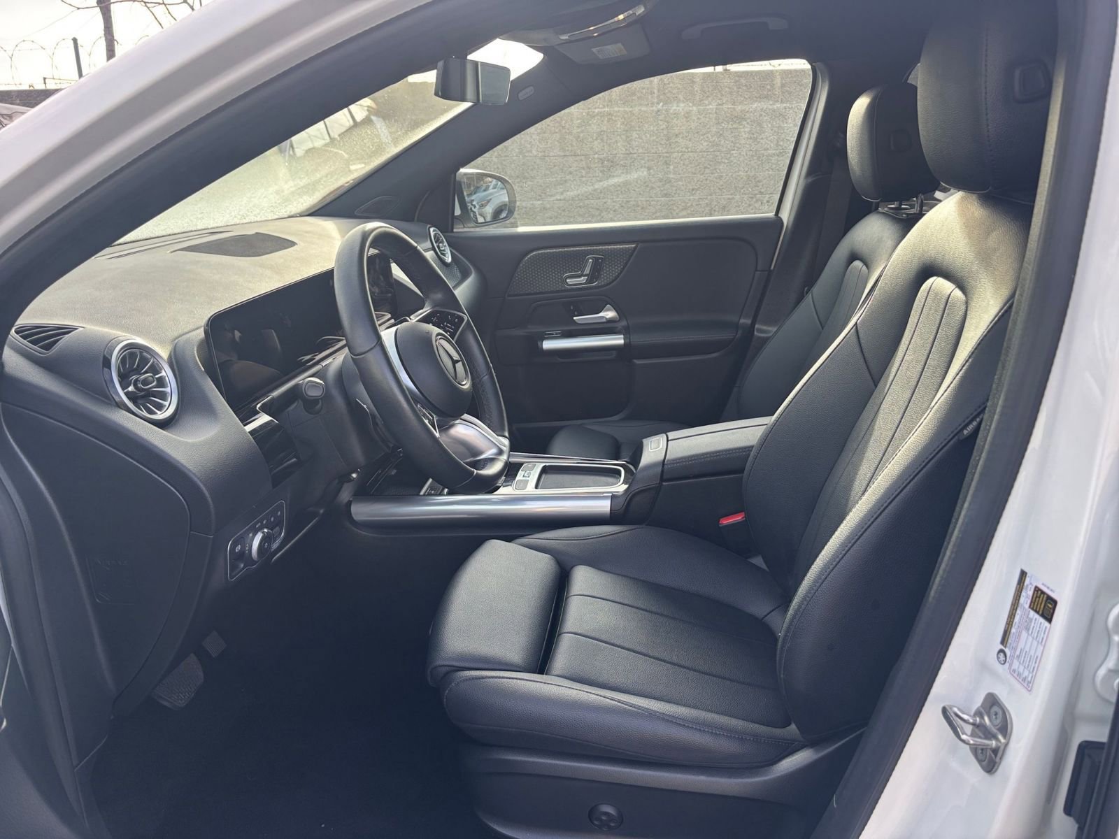 Used 2025 Mercedes-Benz GLA 250 4MATIC image 27