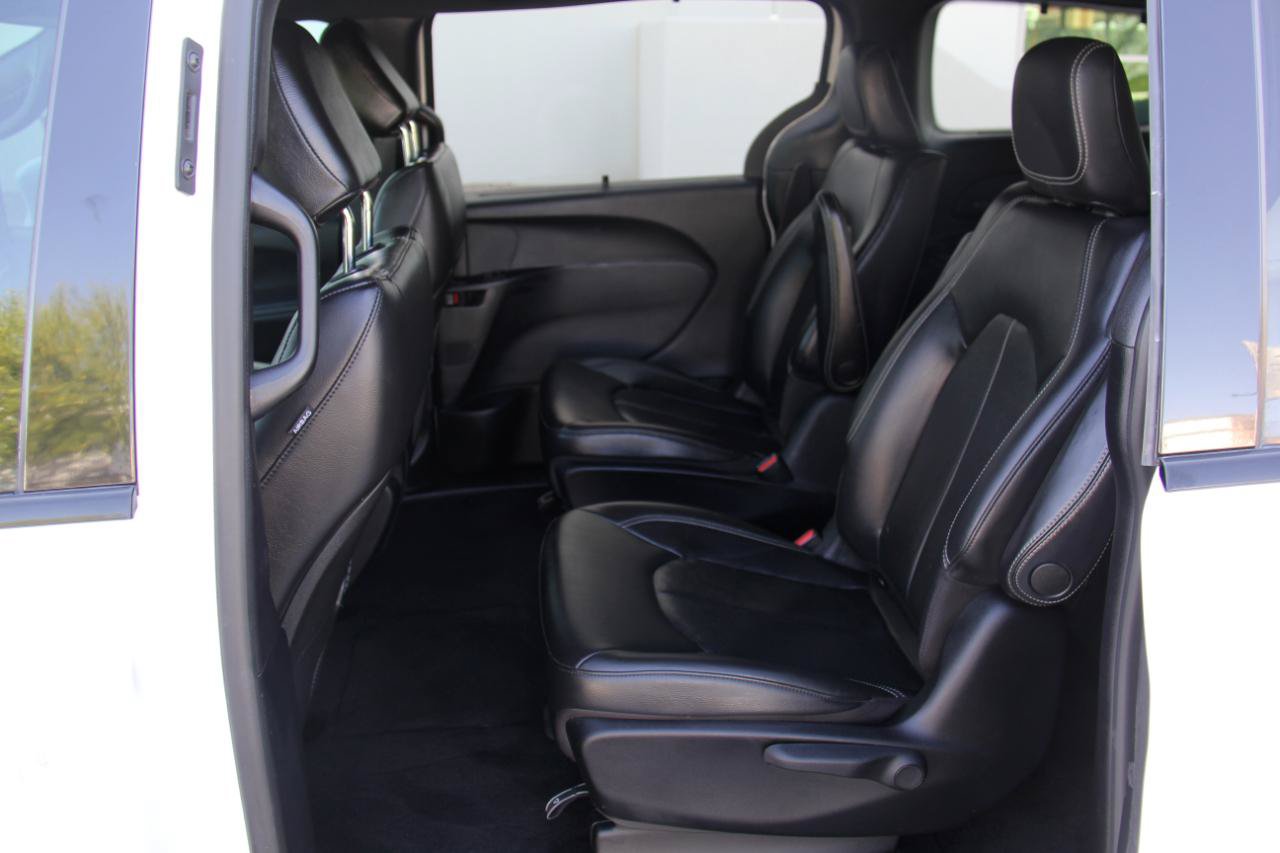 Used 2020 Chrysler Pacifica Touring-L w/ S Appearance Package FWD image 23