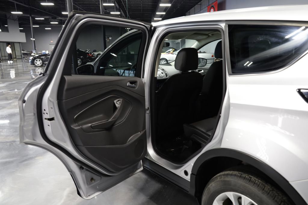 Used 2017 Ford Escape SE AWD/4WD image 16