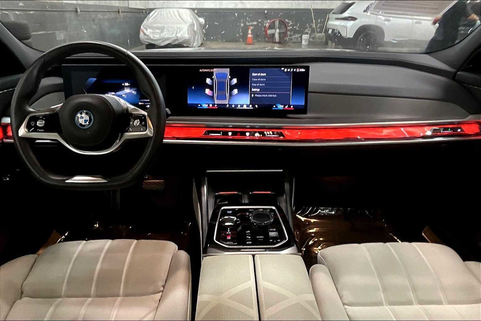 Used 2025 BMW i7 xDrive60 w/ Executive Package image 18