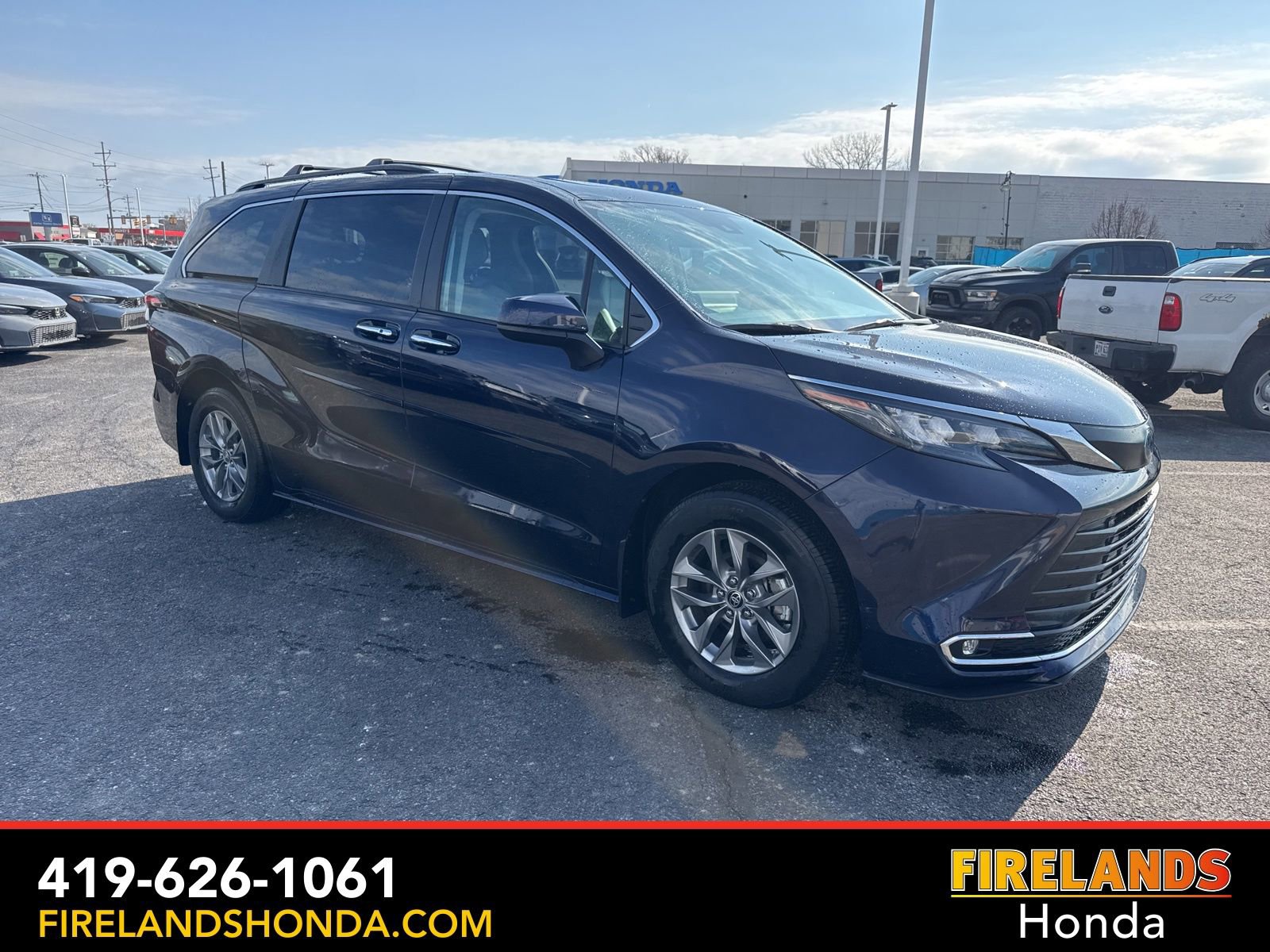 Used 2024 Toyota Sienna XLE image 7
