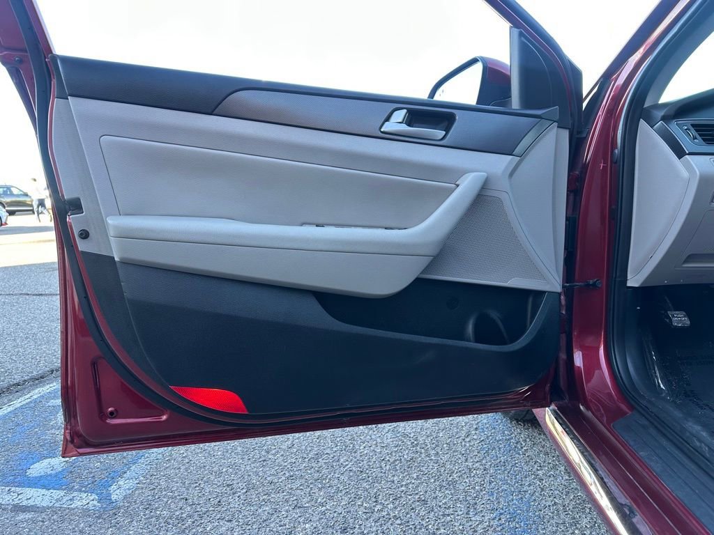 Used 2016 Hyundai Sonata Sport w/ Option Group 02 image 11