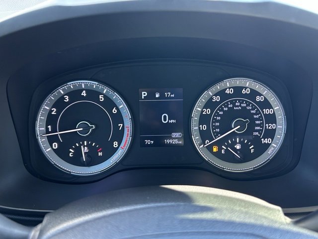 Used 2022 Hyundai Venue Limited image 18