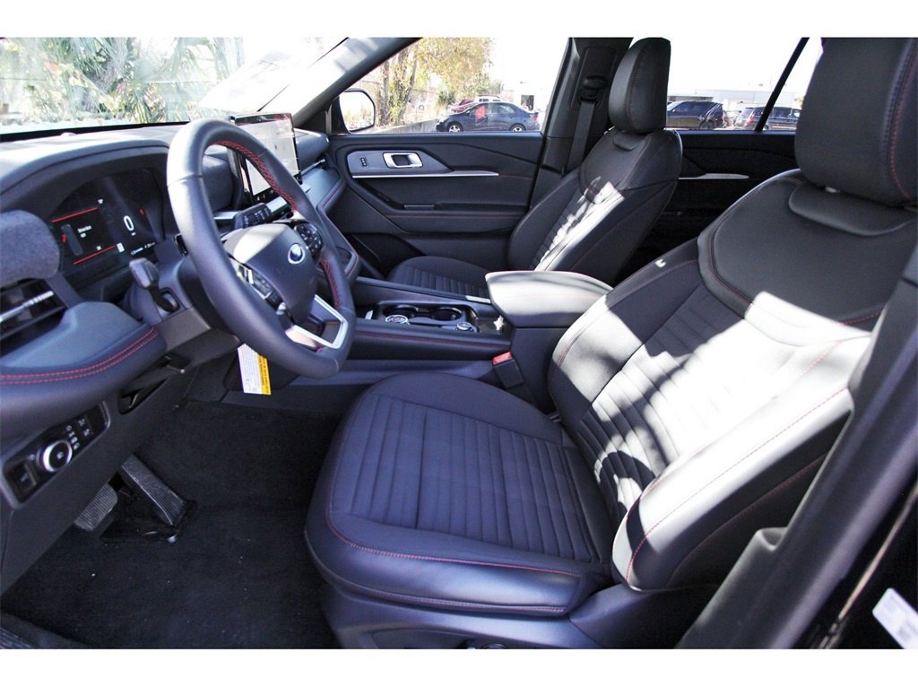 Used 2025 Ford Explorer ST-Line image 6