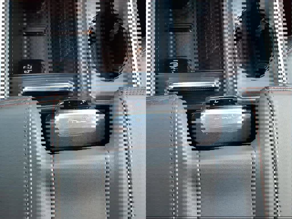 Used 2025 Ford Expedition Active image 25