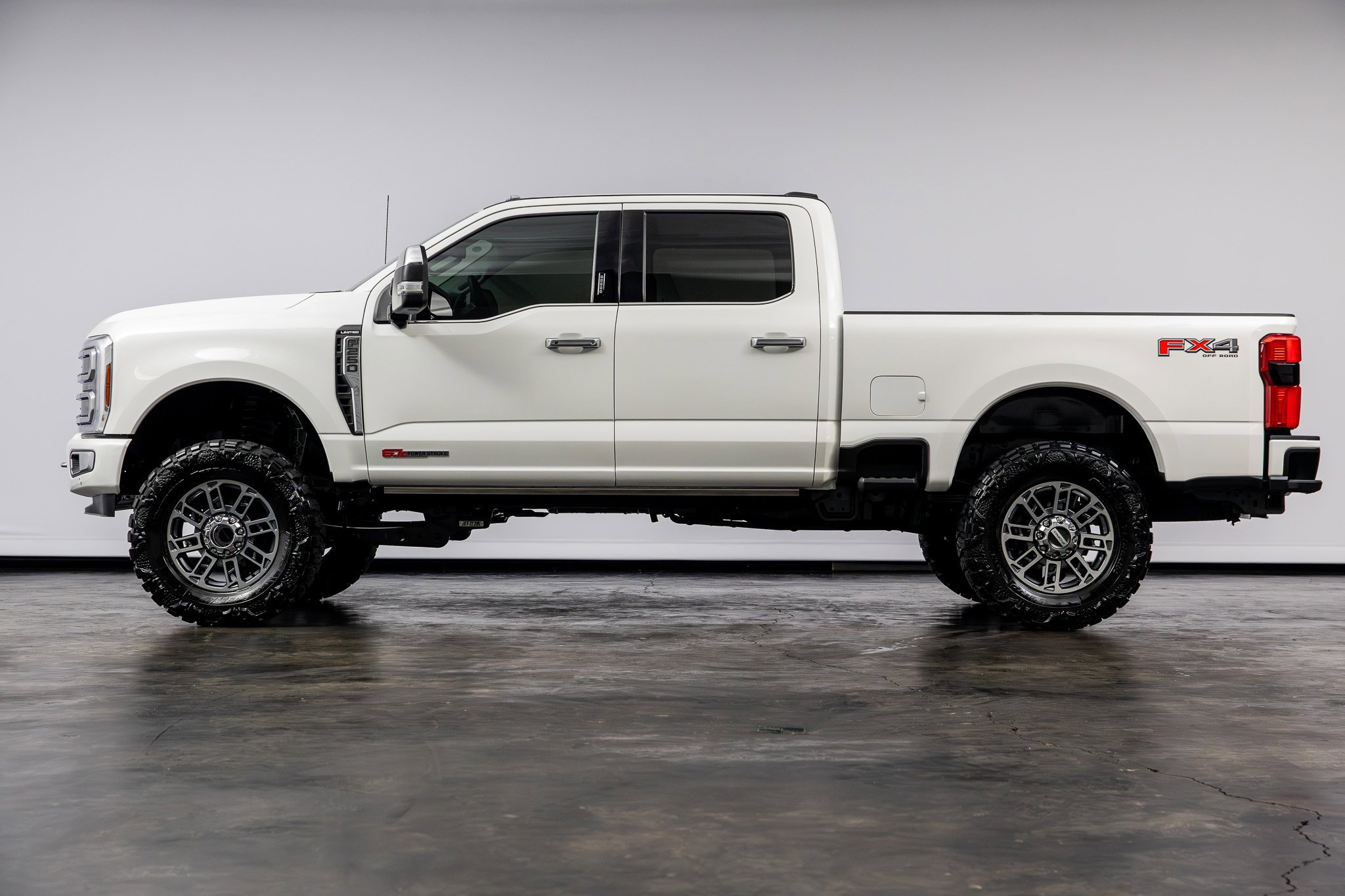 Used 2024 Ford F250 Limited w/ FX4 Off-Road Package AWD/4WD image 9