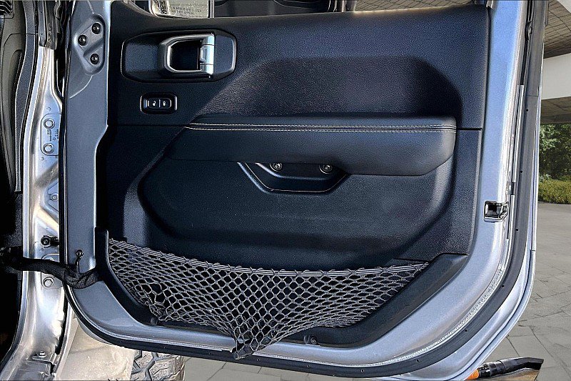 Used 2020 Jeep Wrangler Unlimited Sahara image 18