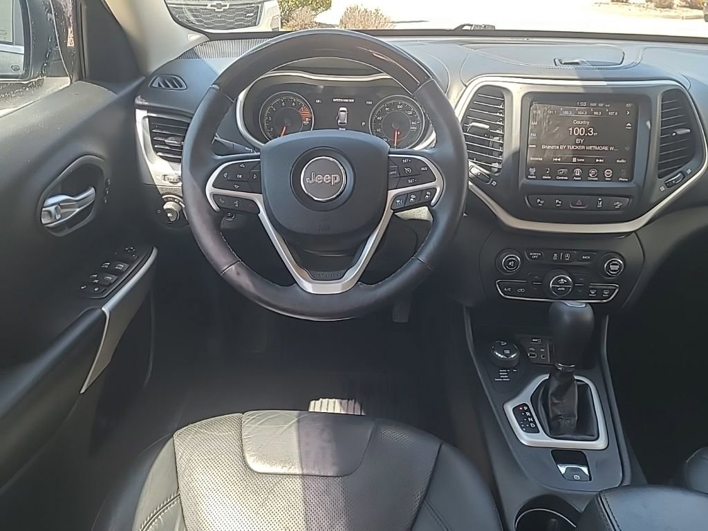 Used 2016 Jeep Cherokee Overland w/ Technology Group AWD/4WD image 15