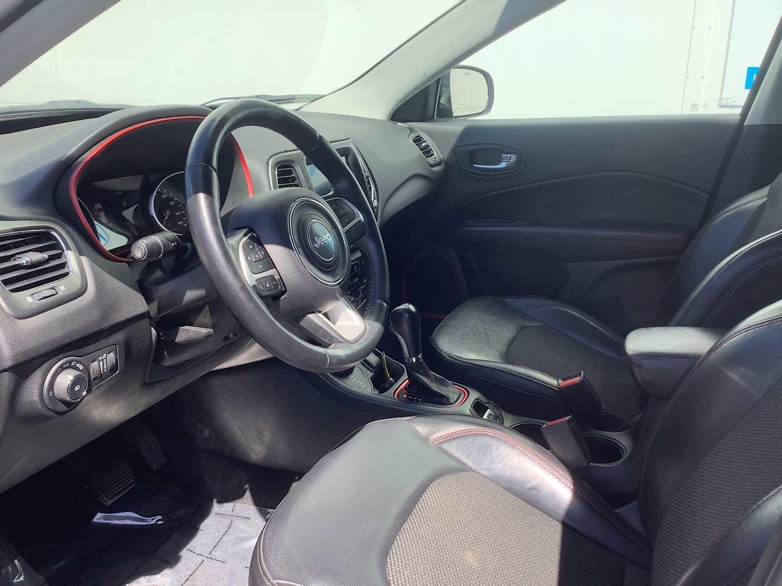 Used 2018 Jeep Compass Trailhawk w/ Cold Weather Group AWD/4WD image 3