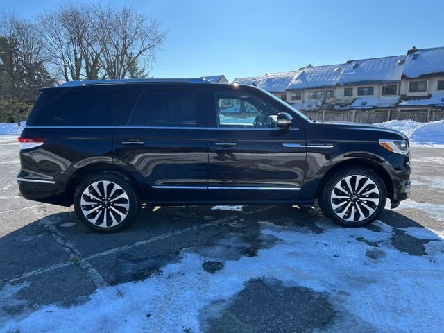 Used 2024 Lincoln Navigator Reserve image 12