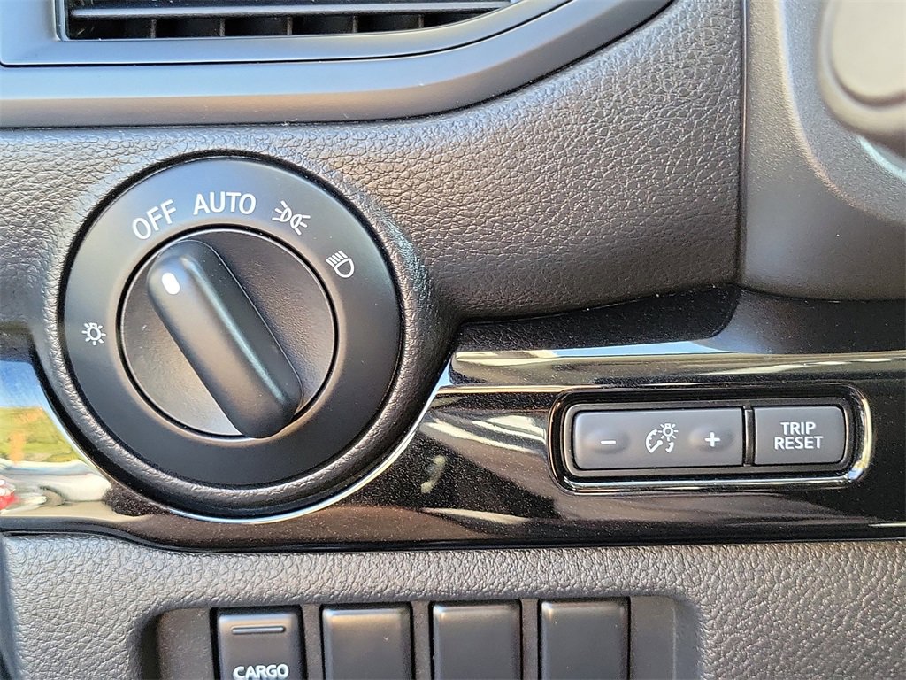 Used 2023 Nissan Titan SV image 15