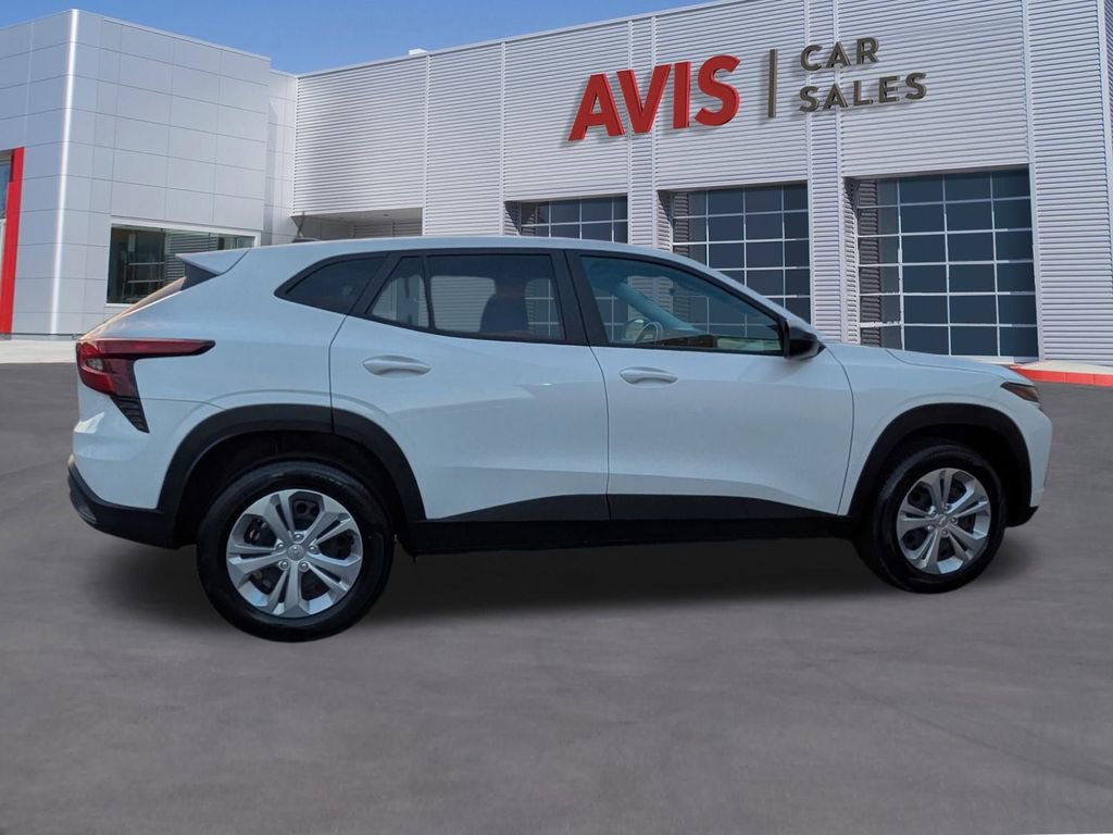 Used 2025 Chevrolet Trax LS image 5