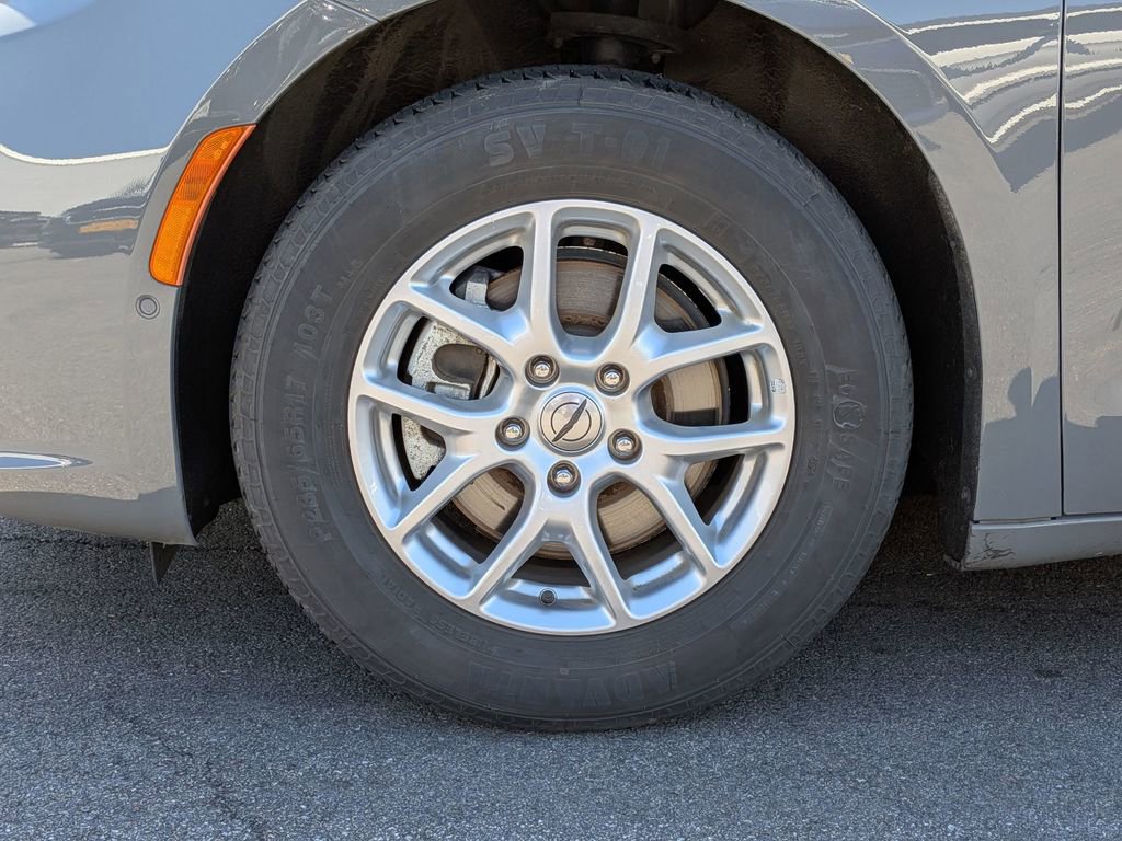 Used 2023 Chrysler Pacifica Touring-L FWD image 12