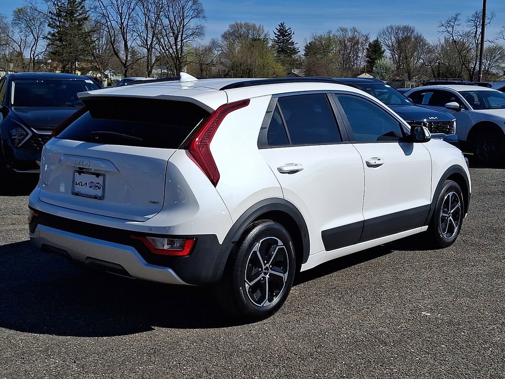 Certified 2023 Kia Niro EX FWD image 7
