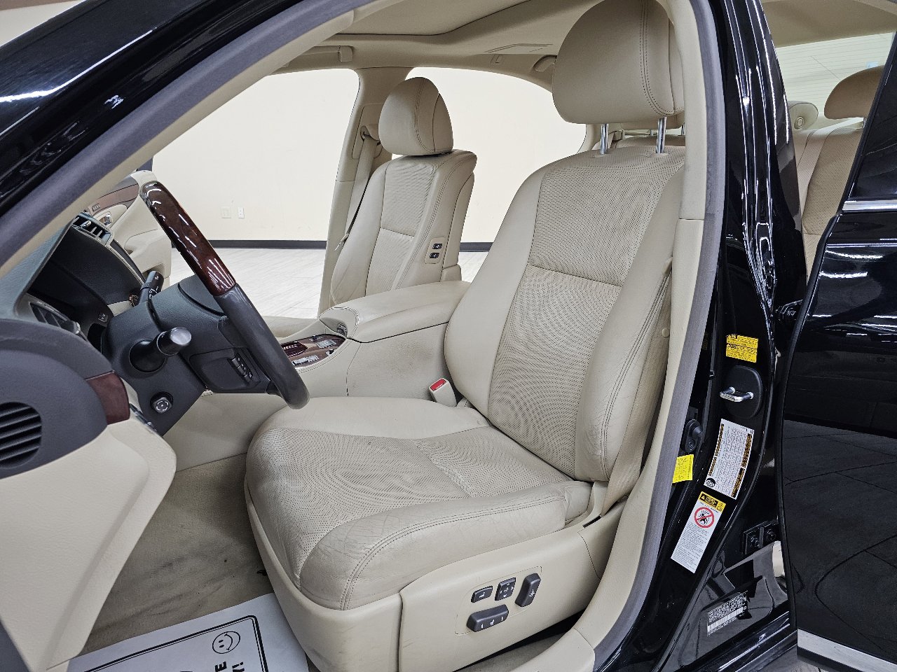 Used 2012 Lexus LS 460 Luxury image 17