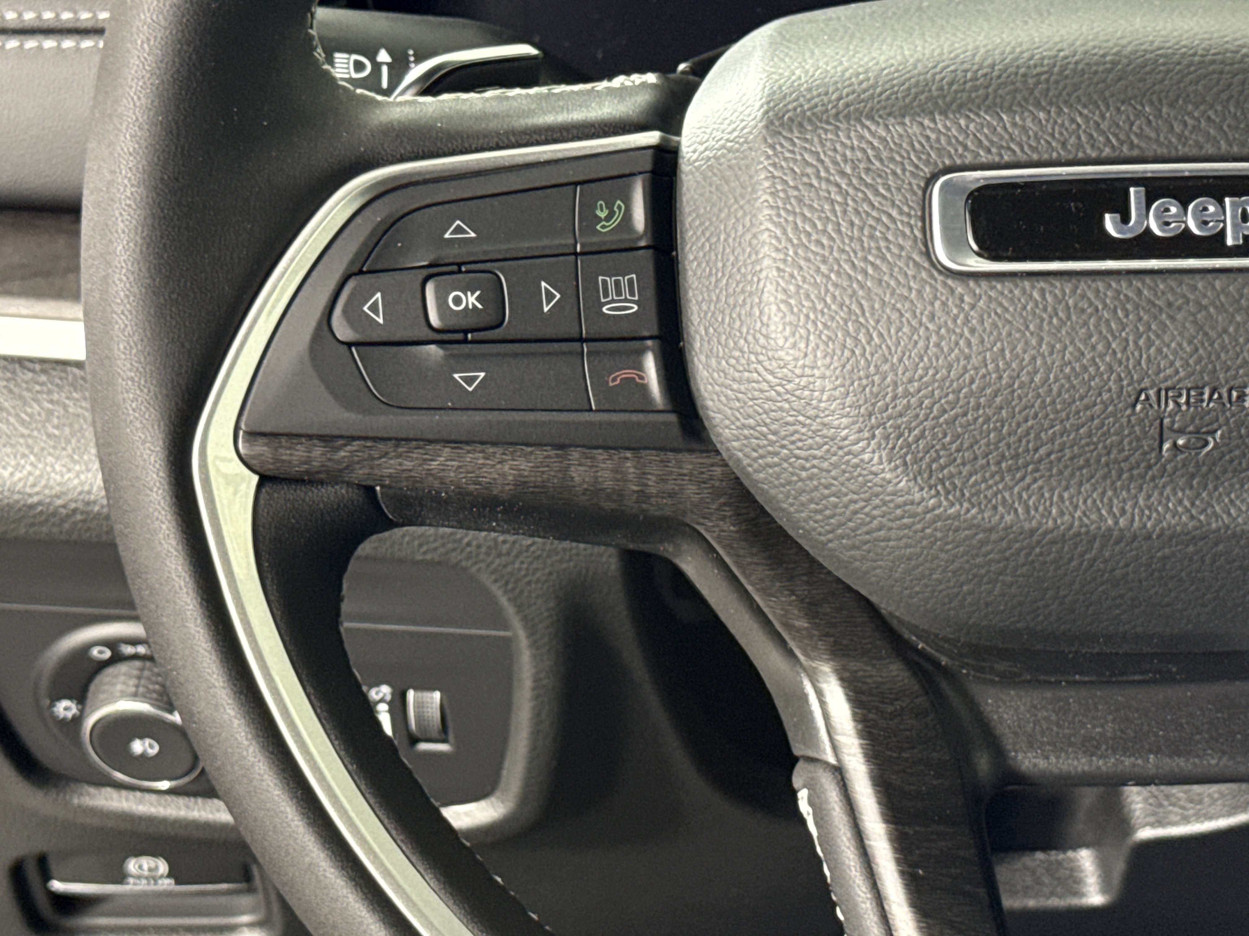 New 2025 Jeep Grand Cherokee Limited w/ Trailer Tow Package image 14