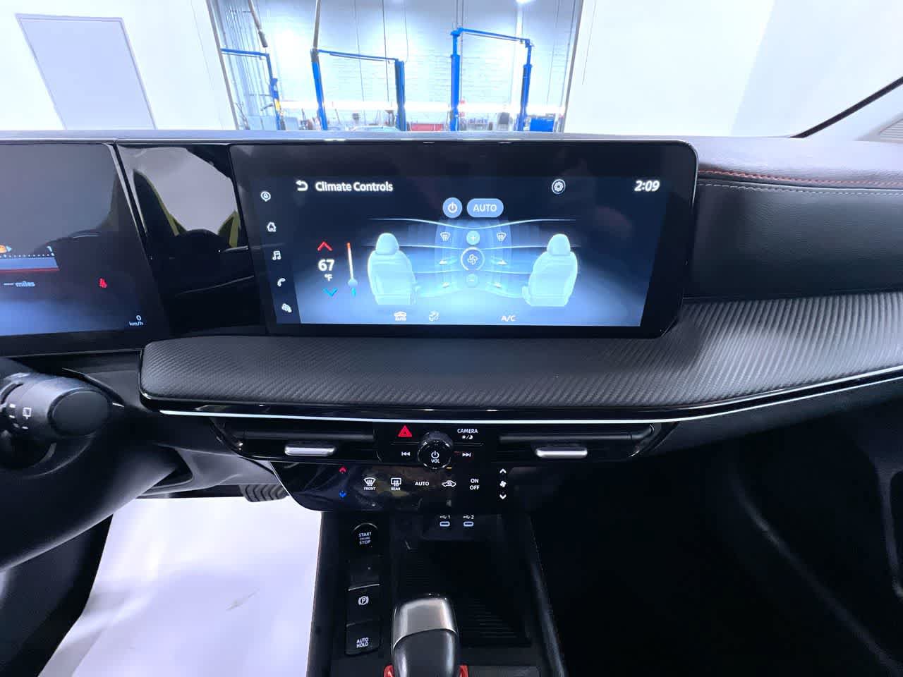 Used 2025 Nissan Kicks SR FWD image 27