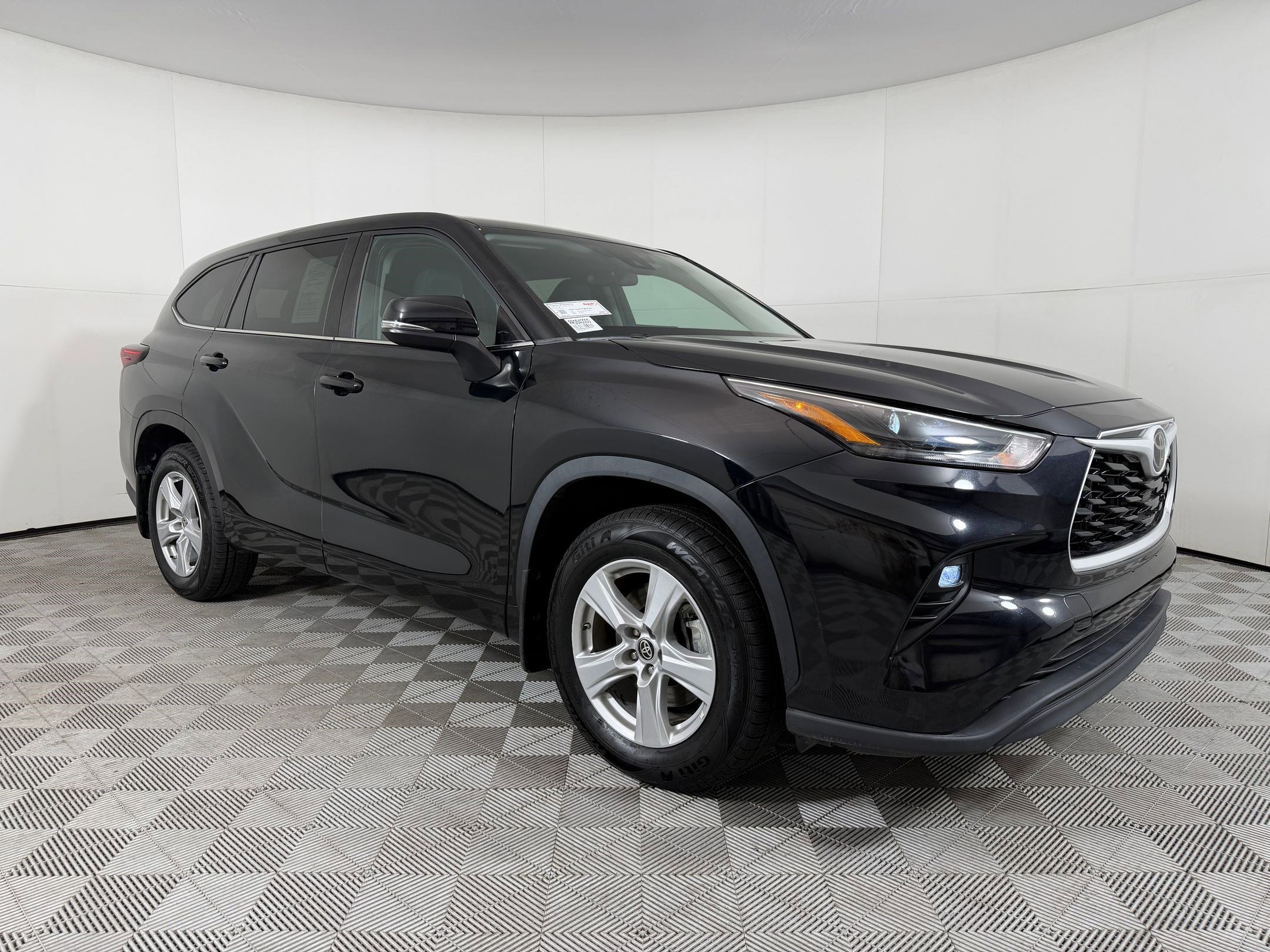 Certified 2024 Toyota Highlander LE image 6