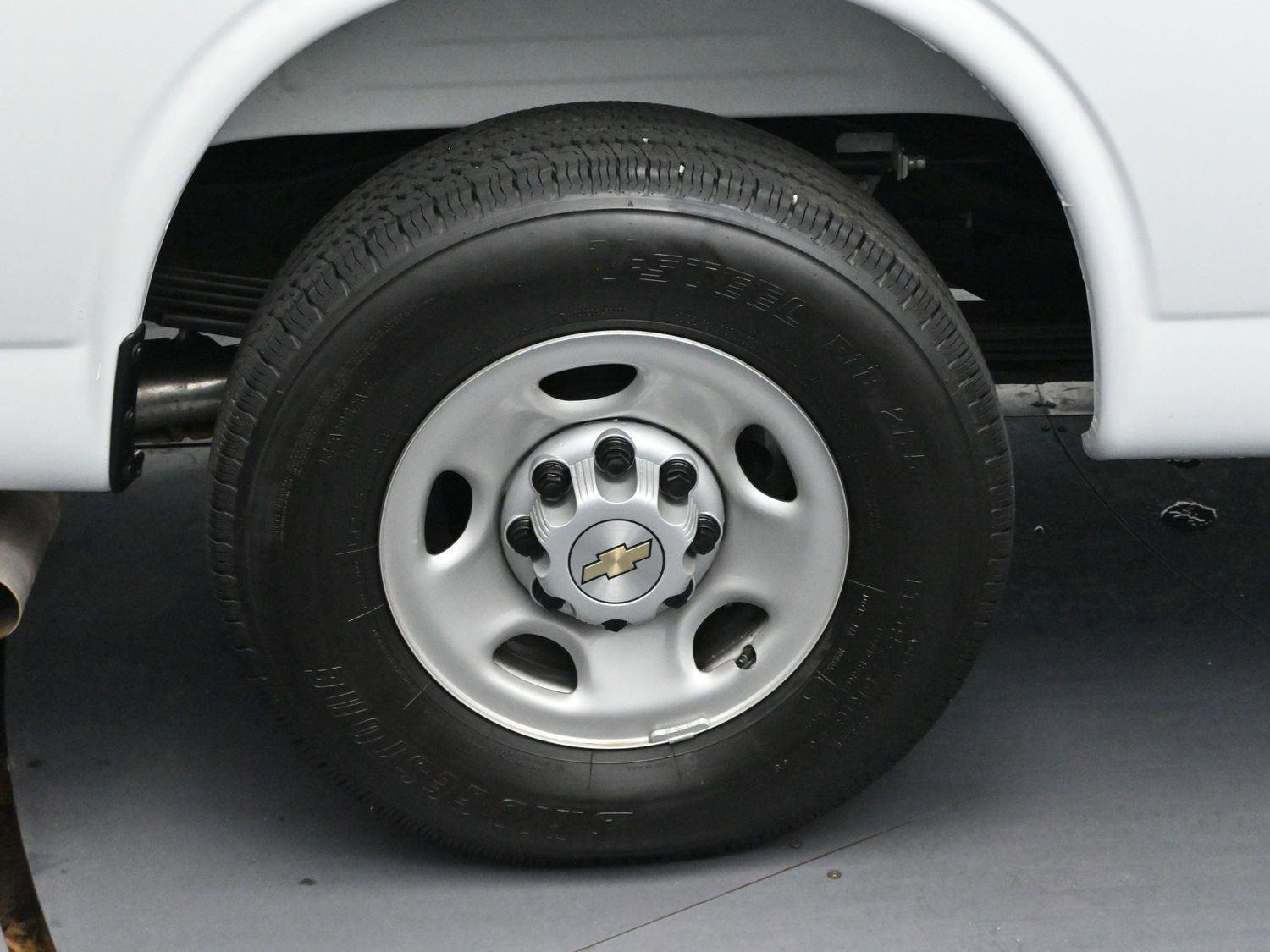 Used 2025 Chevrolet Express 3500 LS image 28