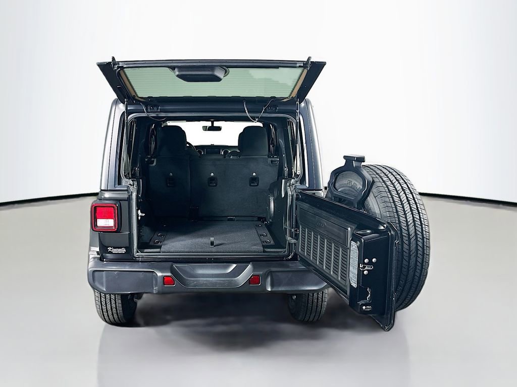 Used 2022 Jeep Wrangler Unlimited Sahara w/ Cold Weather Group image 29