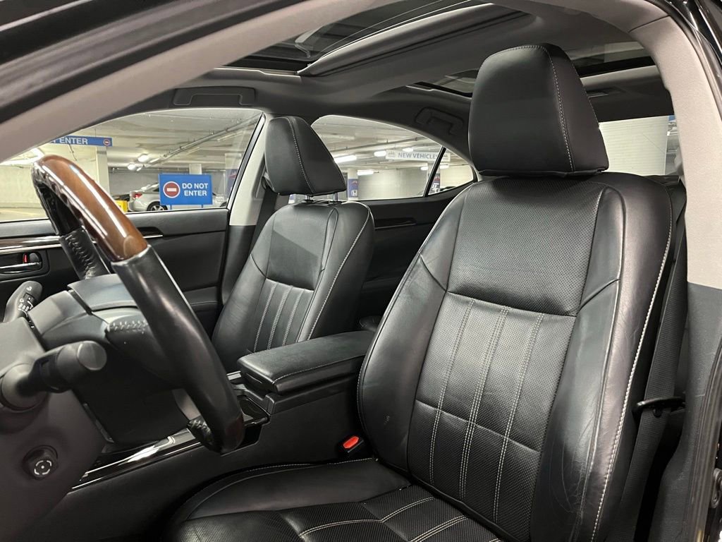 Used 2018 Lexus ES 350 w/ Luxury Package w/Wood Trim image 18