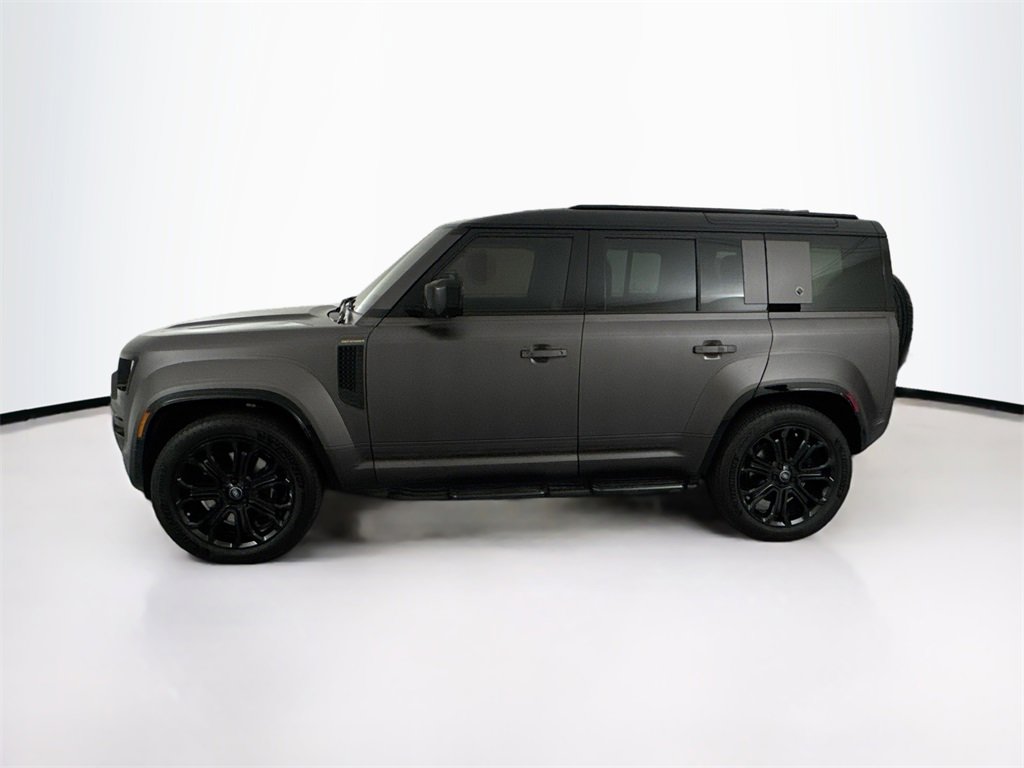 Used 2025 Land Rover Defender 110 image 8