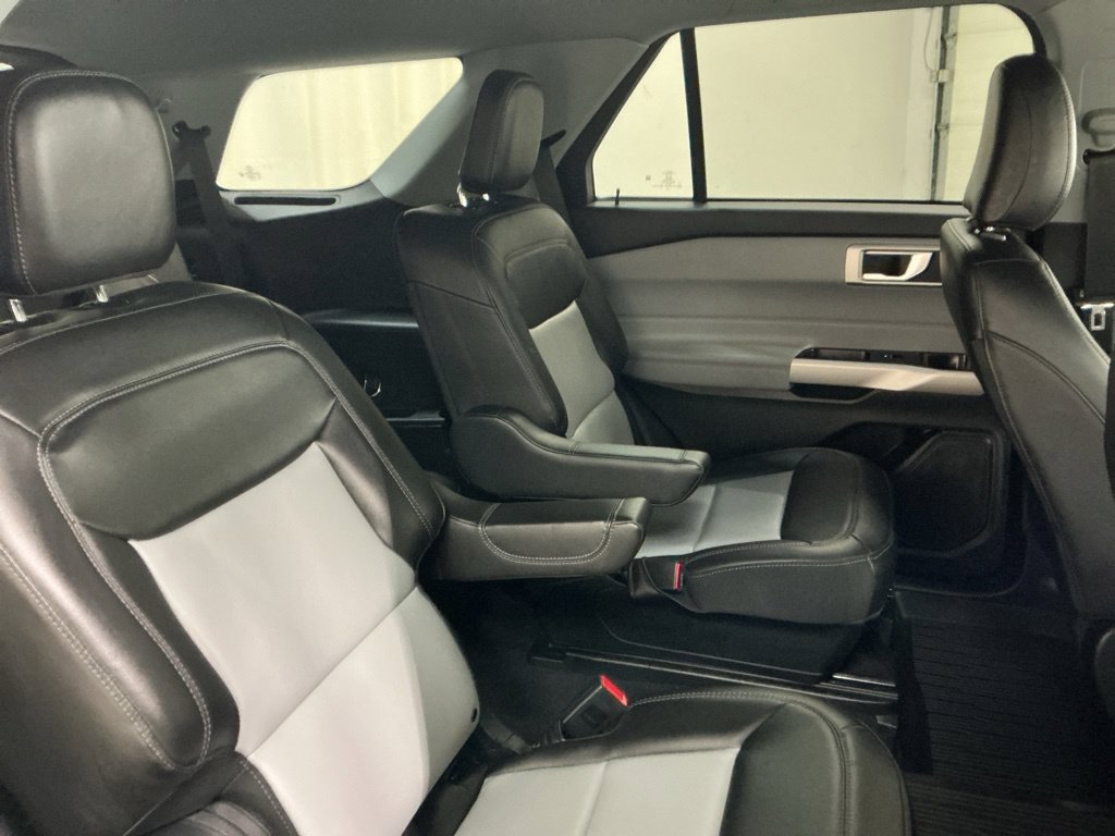Used 2023 Ford Explorer XLT w/ Equipment Group 202A RWD image 32