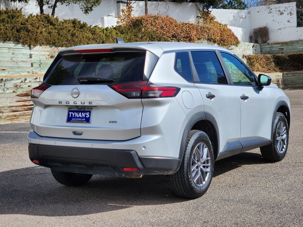 Used 2024 Nissan Rogue S image 3