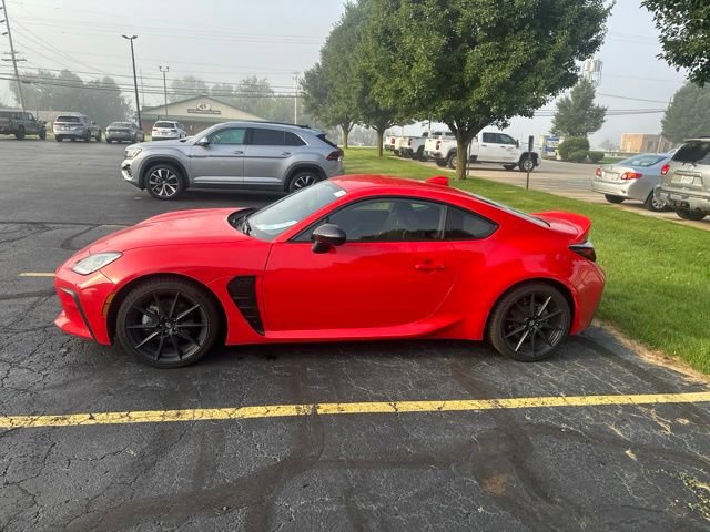 Used 2025 Toyota GR86 Premium RWD image 4