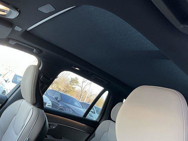 New 2026 Volvo XC90 T8 Plus w/ Protection Package Premier AWD/4WD image 17