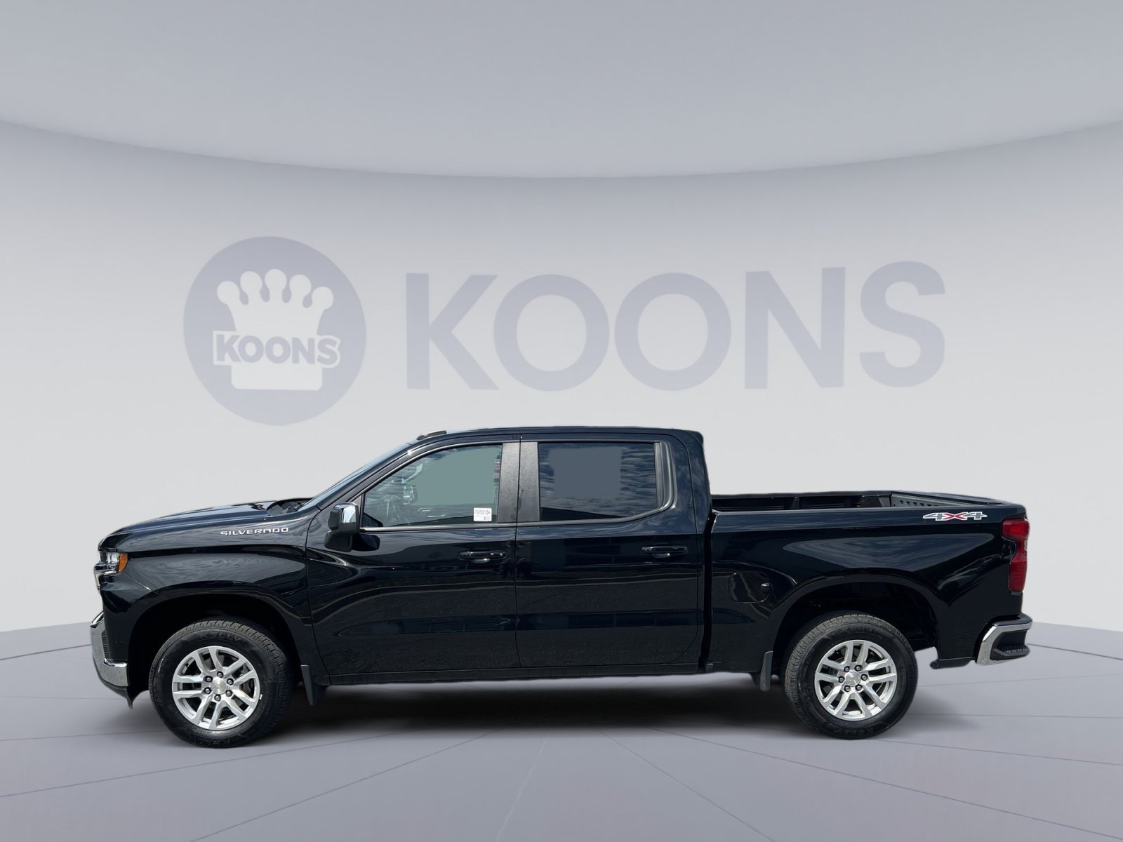 Used 2021 Chevrolet Silverado 1500 LT w/ Convenience Package II AWD/4WD image 2