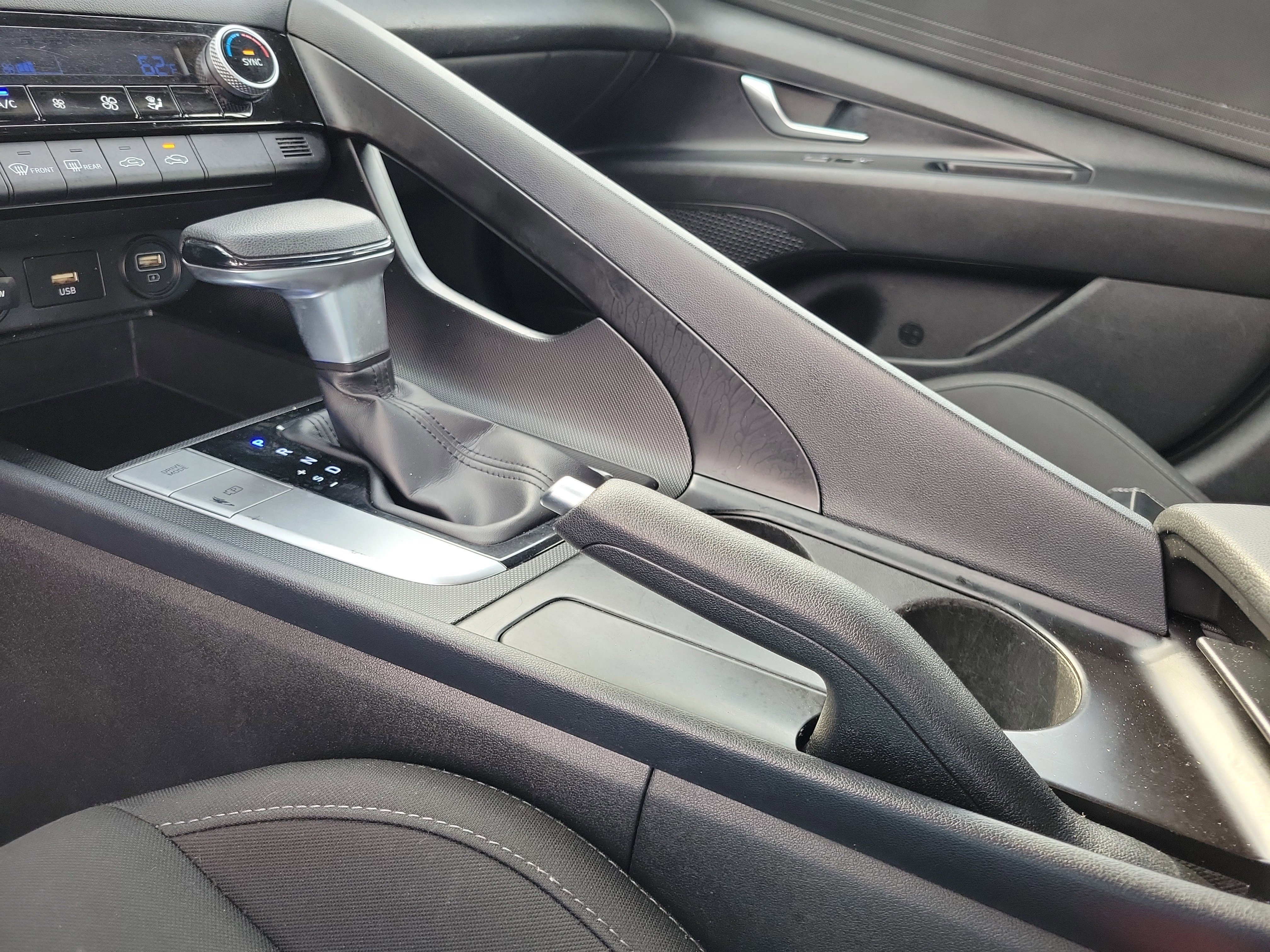 Used 2023 Hyundai Elantra SEL FWD image 29