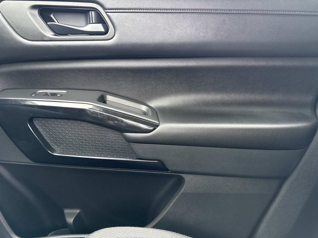 Certified 2024 Nissan Pathfinder SV image 24