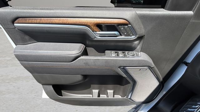 Used 2025 Chevrolet Silverado 2500 High Country w/ Technology Package AWD/4WD image 17