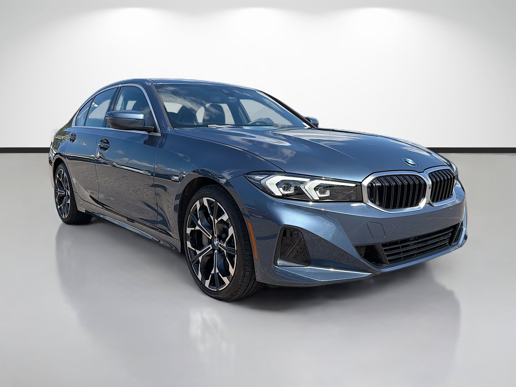 Used 2025 BMW 330i Sedan RWD image 1