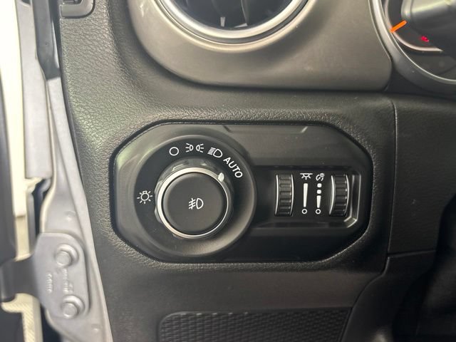 Used 2021 Jeep Wrangler Unlimited Sahara w/ LED Lighting Group AWD/4WD image 12