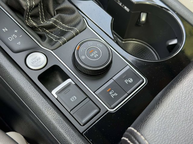 Certified 2023 Volkswagen Atlas SEL Premium AWD/4WD image 32