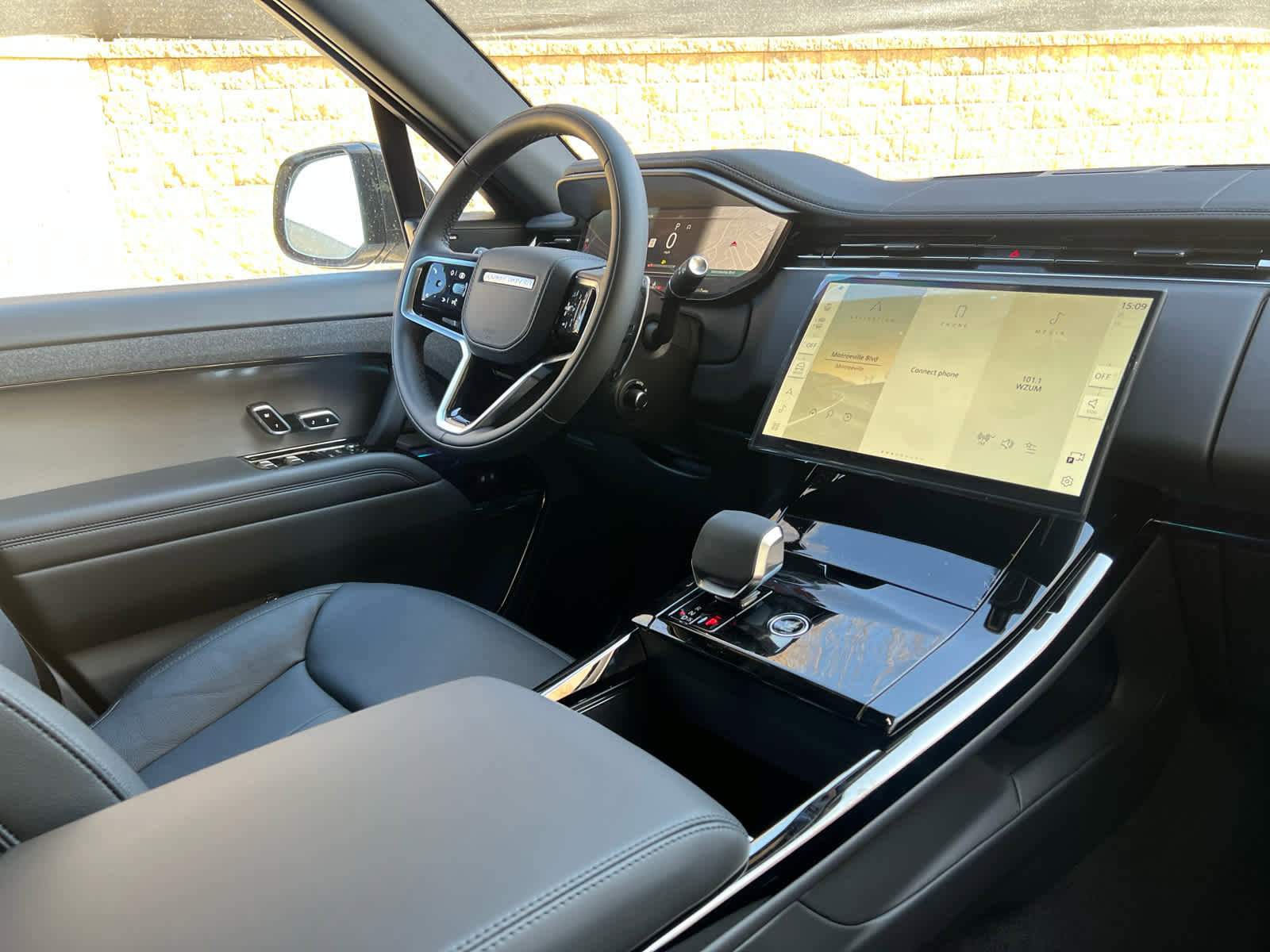 Used 2025 Land Rover Range Rover Sport image 11