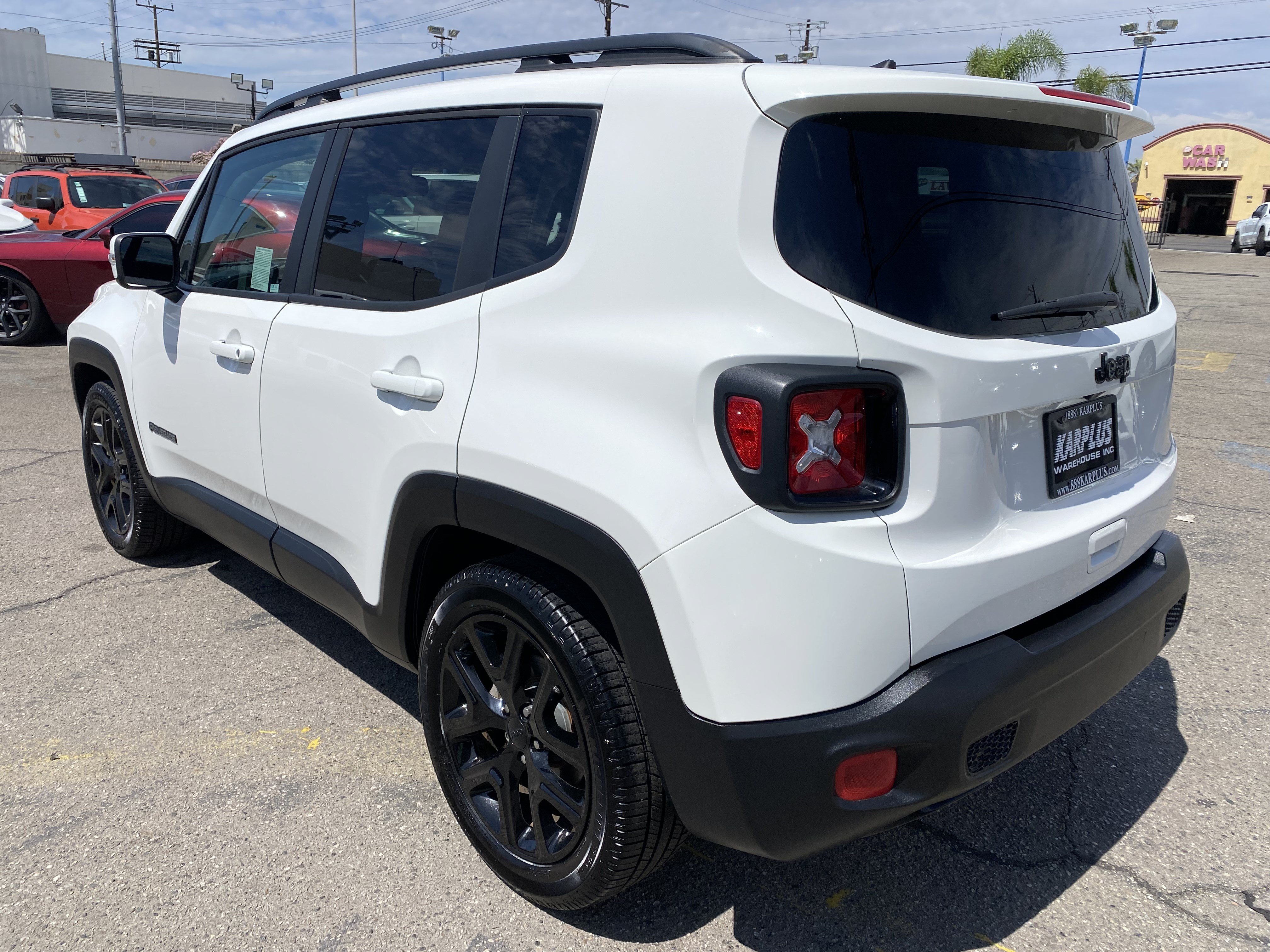 Used 2018 Jeep Renegade Altitude w/ UConnect 8.4 Nav Group FWD image 12