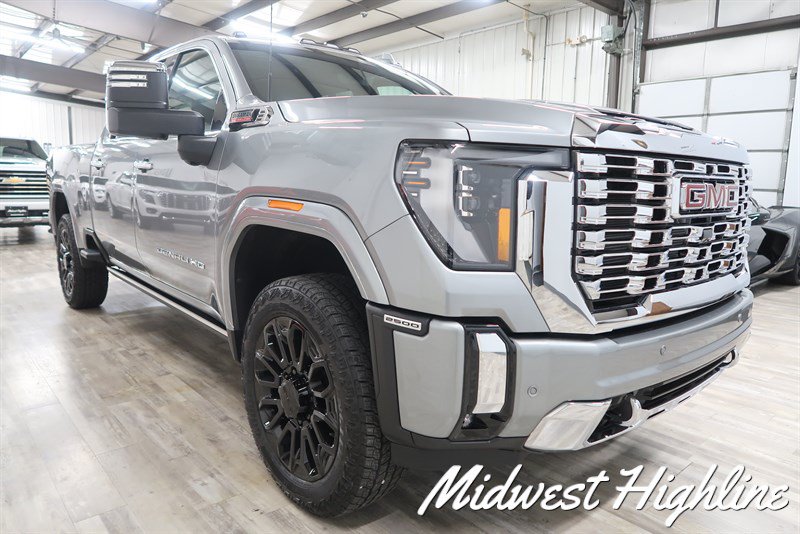 Used 2025 GMC Sierra 2500 Denali w/ Denali Reserve Package AWD/4WD image 24