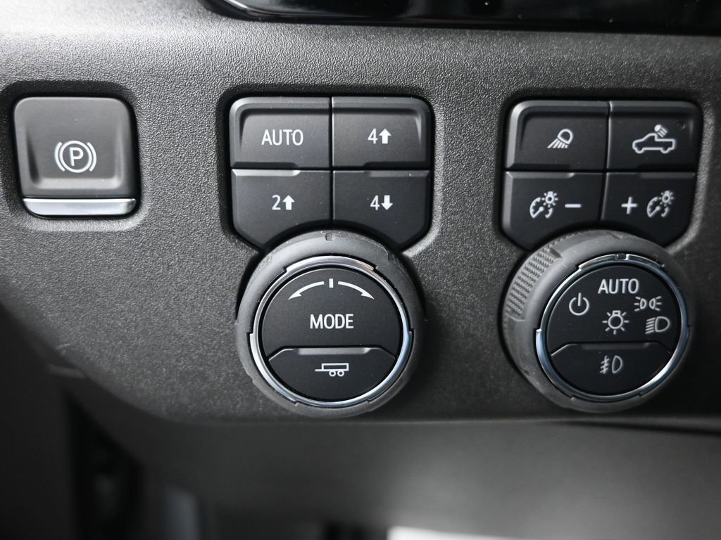 Used 2025 Chevrolet Silverado 1500 High Country w/ Technology Package AWD/4WD image 28