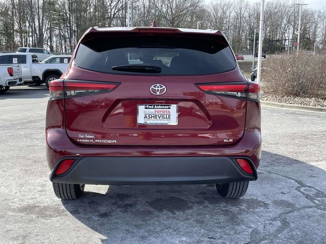 Used 2023 Toyota Highlander XLE image 4